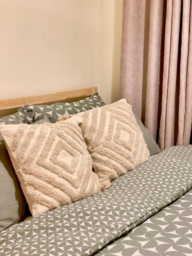 Cozy 1 Bedroom Scandinavian/tropical With Balcony & Parking *