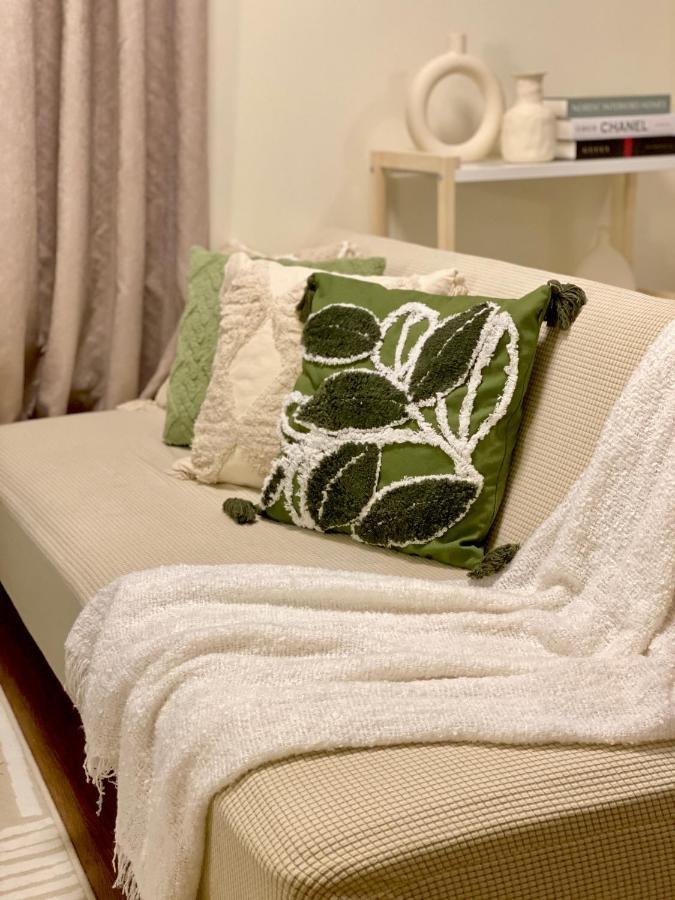 Cozy 1 Bedroom Scandinavian/tropical With Balcony & Parking